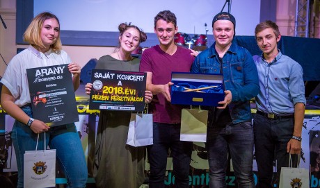 Péntek esti szülinapi buli - egy éves a 21 Gramm Akusztik zenekar